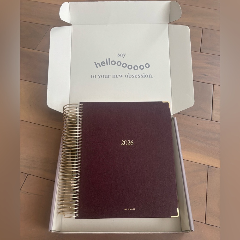 THE DAILEE | 2026 Daily Planner -  Burgundy